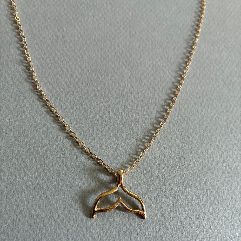 Gold Whale Tail Necklace M574 - Picture 3 of 4